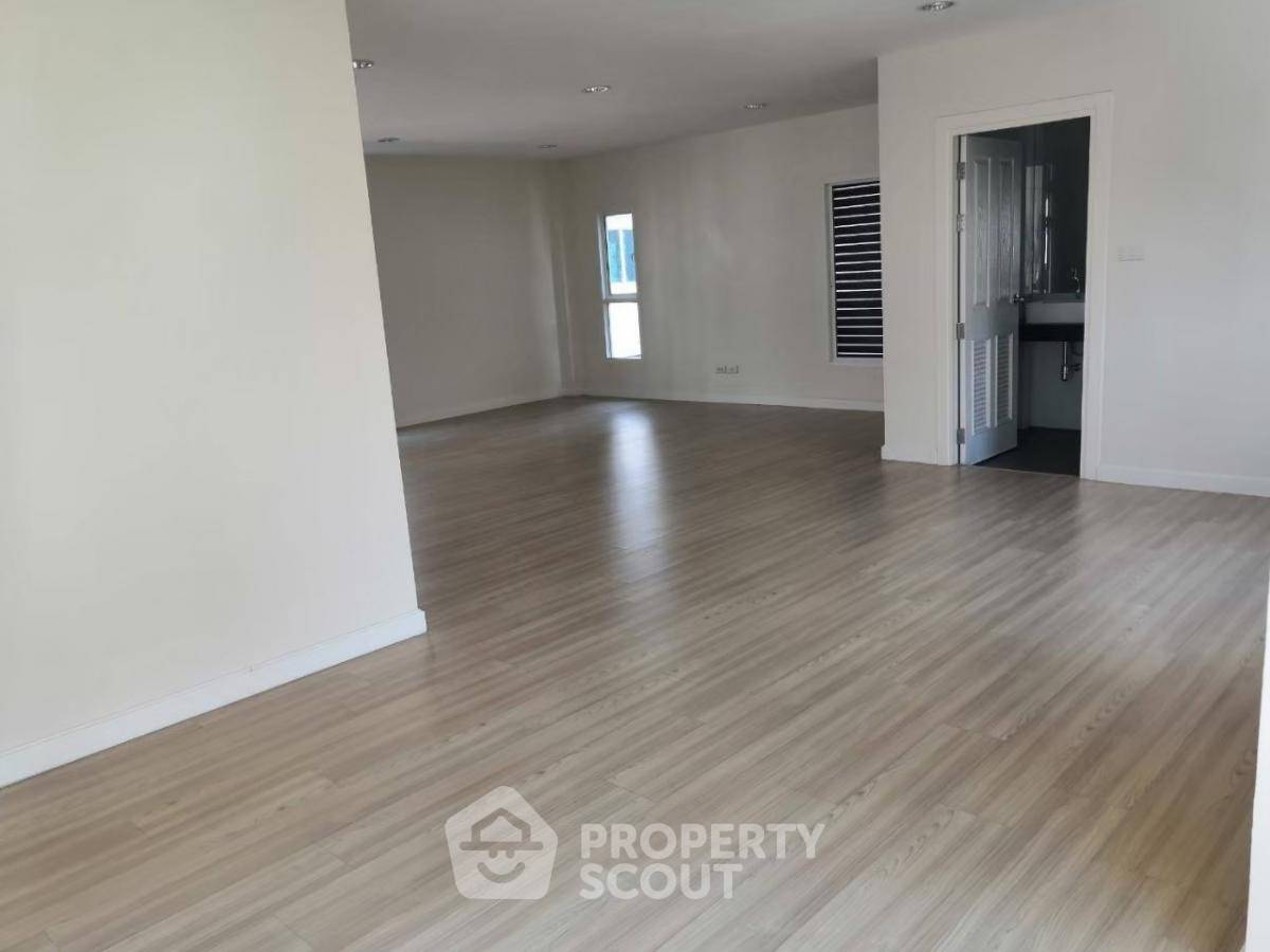 picture 3-BR Semi-detached House near MRT Bang Rak Noi Tha It (ID 1995667) - 5/10