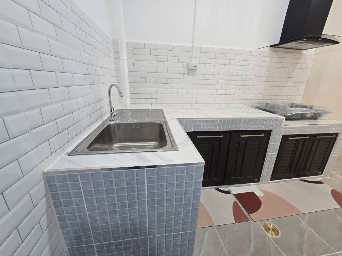 รูป ทาวน์เฮ้าส์ 2ชั้น รีโนเวทใหม่ทั้งหมด ทำเลดี เดินทางสะดวก หมู่บ้าน วรางกูล ถนนเลียบคลองสอง6 คลองสามวา เฟอร์นิเจอร์สวย - รูปที่ 13/27