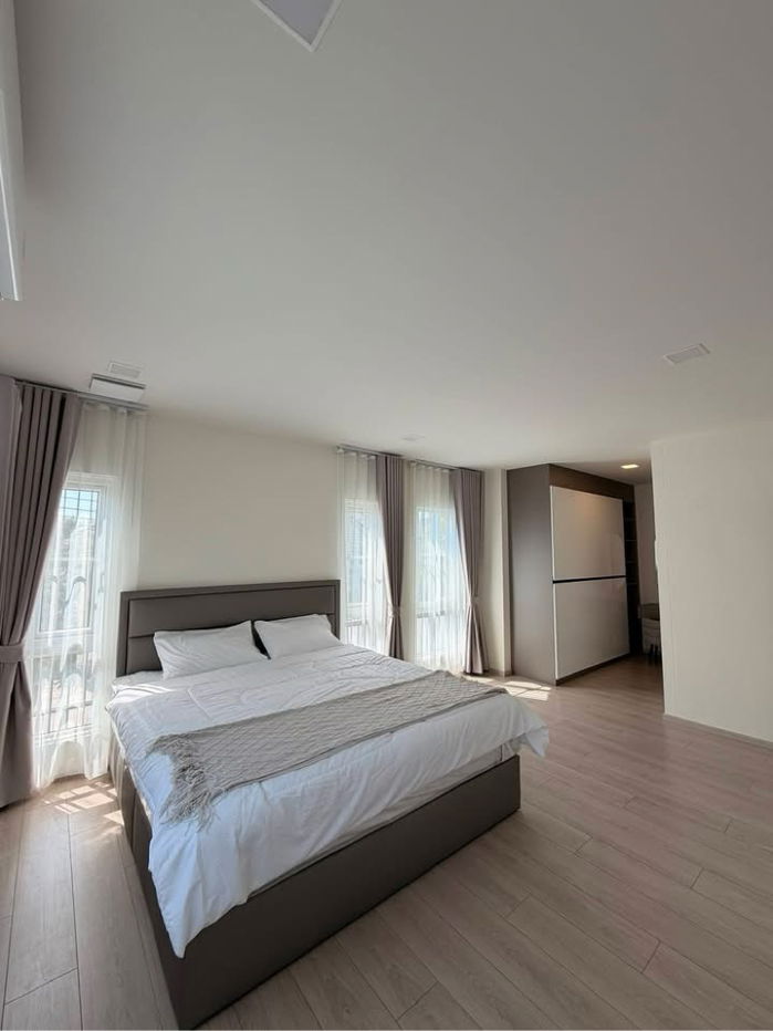 รูป 🏡 บ้านเดี่ยวให้เช่า Villaggio 3 ศรีนครินทร์–บางนา ✨ พื้นที่เยอะ 🔥เฟอร์นิเจอร์และเครื่องใช้ไฟฟ้าครบ🔥 🏙️ Welcome ชาวต่างชาติ!! - รูปที่ 10/15