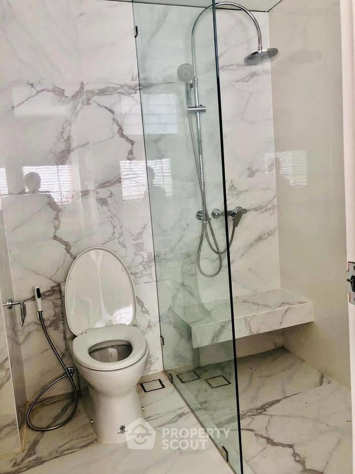 picture 3-BR Condo at Regent On The Park 3 Condominium near MRT Phetchaburi (ID 1225754) - 12/12