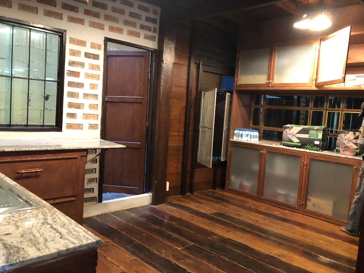 รูป บ้านไม้สักให้เช่า สองชั้น ใจกลางกรุงเทพ ไกล้ที่ ทำาการกทม - รูปที่ 12/14