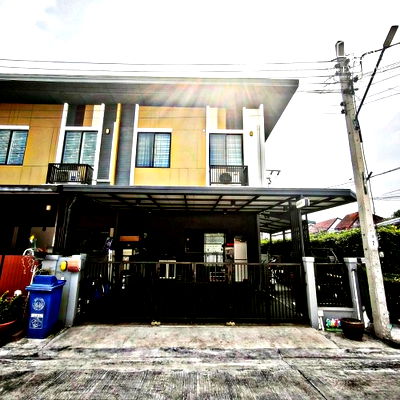 บ้านเดี่ยว บางบัวทอง นนทบุรี : ขายทาวน์โฮม 2 ชั้น หมู่บ้านภัทราวรรณ  บางบัวทอง  ตกแต่งพร้อมอยู่  ( หลังมุม )
