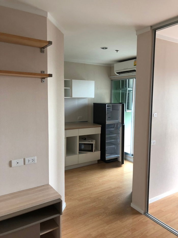 รูป ให้เช่าห้องแต่งพร้อม เฟอร์ครบ ห้องใหญ่ วิวสระ ราคาถูก ใกล้ ARL และ MRT สถานีหัวหมาก - รูปที่ 2/7