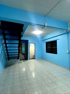 เช่าบ้านแฝด ปทุมธานี : บ้านยกหลังให้เช่า 2 ห้องนอน 2 ห้องน้ำ ใกล้สนามบินดอนเมือง ใกล้ ม.รังสิต