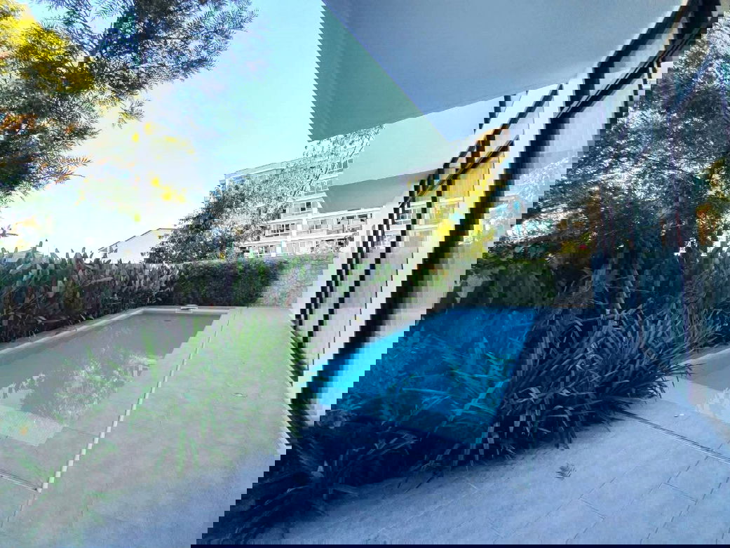 picture Two-story pool villa for rent with 4 bedrooms,5 toilets and 1 kitchen. - 2/8