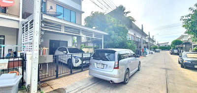 เช่าทาวน์โฮม นนทบุรี : ให้เช่า   ทาวน์ เฮ้าส์ โมดิวิลล่า บางบัวทอง  หลังมุม 