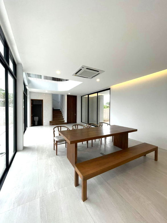 picture Two-story pool villa for rent with 4 bedrooms,5 toilets and 1 kitchen. - 3/8