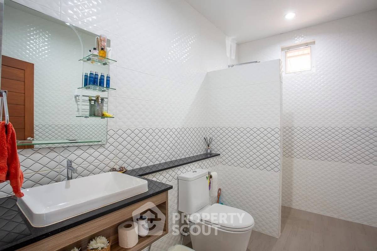 picture 3-BR Condo at Beach 7 Condominium close to Jomtien Beach (ID 2578780) - 12/34