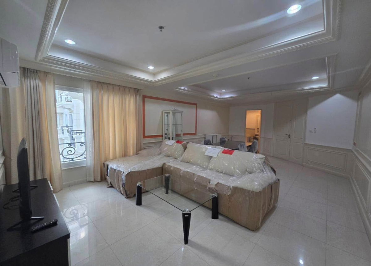 picture La Vie En Rose Place - 1/9