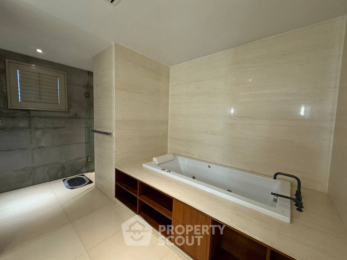picture 3-BR Condo at The Crest Ruamrudee near BTS Phloen Chit (ID 2580041) - 15/17