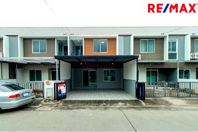 Townhouses for sale Nonthaburi : [920091012-101] "Stylish Townhouse in Vibrant Klang Awaits You"