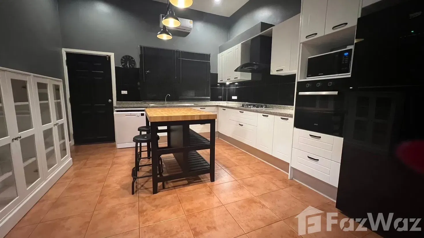 picture A Very high specified house with as new quality furniture 5998521 - 13/15