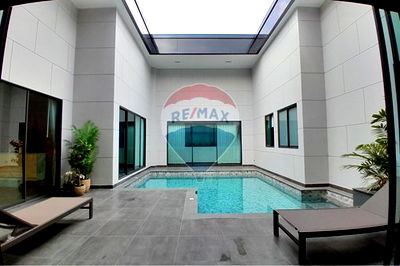 Houses for sale Bang Lamung Chonburi : [920471017-209] Sale: Modern Luxury Pool Villa in Reservoir Town - Ready to Move In!