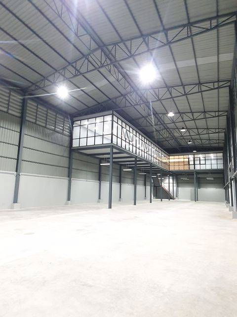 picture U1395: Large warehouse for rent, 1100 sq.m., in the Watcharapol area, with integrated office space and parking for 10 cars inside the premises. - 1/5