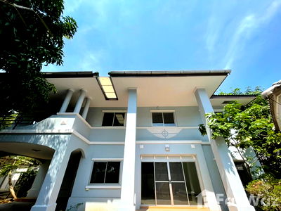 Houses for rent Bangkok : 4 Bedroom House for rent in Bang Chak, Bangkok  1991525