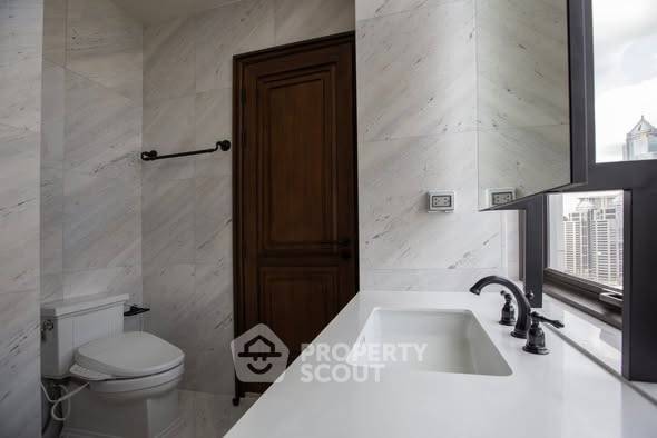 picture 3-BR Condo at Muniq Langsuan near BTS Ratchadamri (ID 2577895) - 1/10