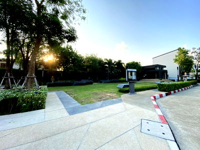 ทาวน์โฮม ถนนเทพรักษ์ : ขายทาวน์โฮม มือสองสภาพสวยเจ้าของขายเอง แถวสะพานใหม่ ราคาดี ลดราคาพิเศษสุดๆ หน้าบ้านหันไปทางทิศใต้