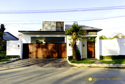 บ้านเดี่ยว เชียงใหม่ : ขาย Premium Pool villa 2 ชั้น 4 ห้องนอน  5 ห้องน้ำ  2 ห้องครัว  2-4 ที่จอดรถ