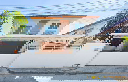 Two storey house for rent with 3 bedrooms,3 toilets and 1 kitchen.