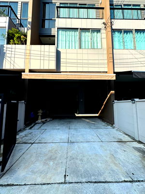 Townhouses for rent : Baan Klang Muang Rama 9 - Krungthep Kreetha