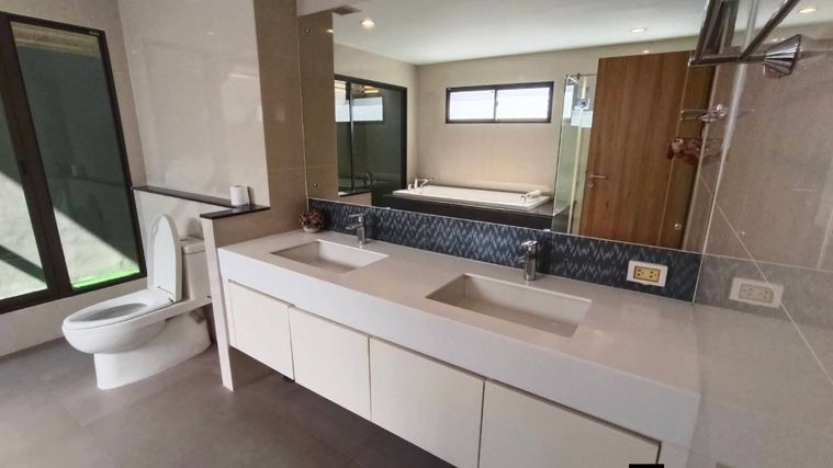6-bed house for rent, 275 sqm, 60 sq wah, Passorn Songprapa