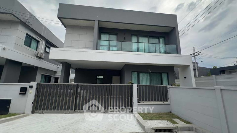 Houses for rent : 4-BR House at Centro Bangna in Bang Kaeo (ID 2579985)