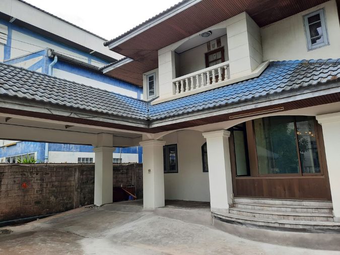 บ้านให้เช่าในซอยแบริ่ง 9 ใกล้ BTS แบริ่ง เดินทางสะดวก