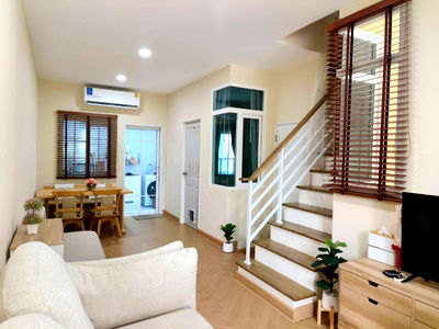 เช่าทาวน์โฮม ธัญบุรี ปทุมธานี : 🌟 ให้เช่าบ้าน Golden Town ฟิวเจอร์รังสิต ใกล้ฟิวเจอร์ปาร์ครังสิต | พร้อมเข้าอยู่เดือนก.พ.69 🌟 🧳 เฟอร์ฯ + เครื่องใช้ไฟฟ้าครบ 