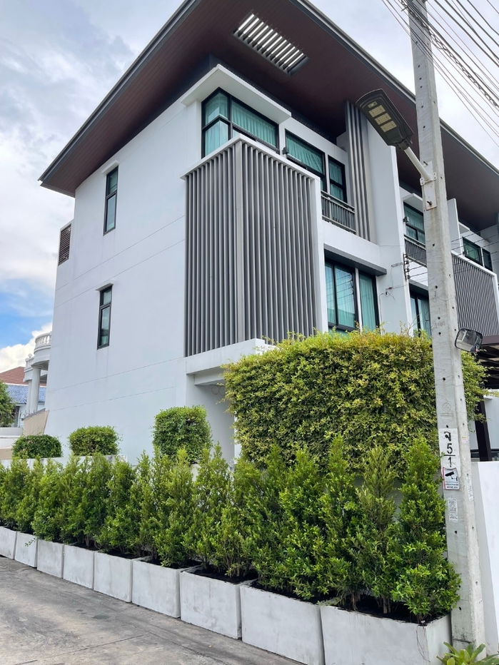picture For rent townhome Chokchai 4 Latphrao - 1/10