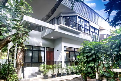 Townhouses for rent Bangkok : [920071001-12758] For Rent : Thonglors Private Village - 4 Bedroom