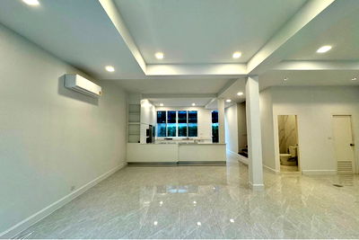 Townhouses for rent Bangkok : [920071001-14346] 4 bedrooms townhouse Pet friendly