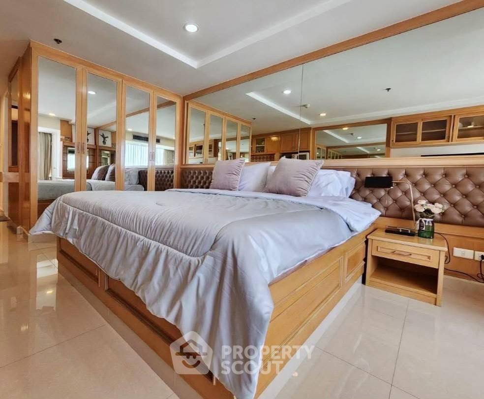 picture Studio Condo at The Trendy Condominium near BTS Nana (ID 2582474) - 4/12