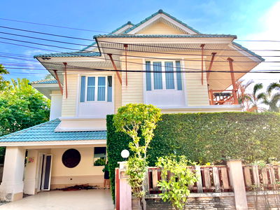 Houses for rent Muang Chon Buri Chonburi : 🌊 For Rent – Casaluna Beachfront House (Private Beach Access)
