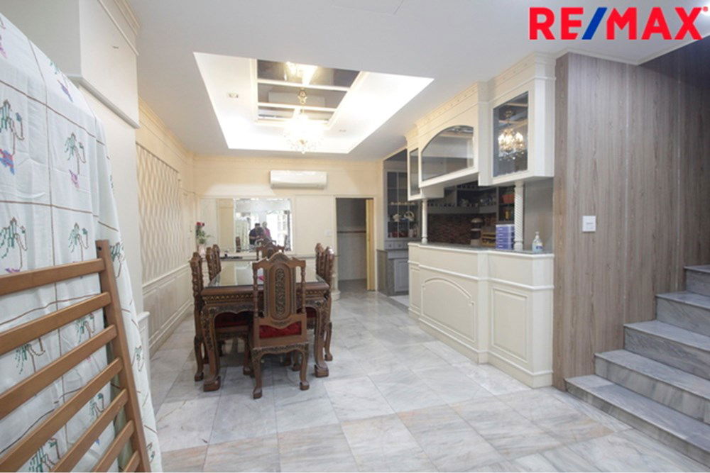 picture [920091004-217] "Charming Thai Townhouse in Central Paradise" - 7/30