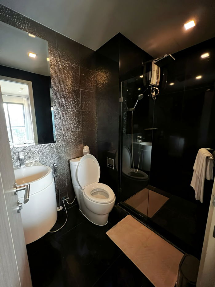 picture Floor 15 Premium View | Fully Renovated 1BR | Near BTS Thonglor | THB 23,000 - 7/13