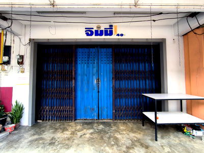 Shophouses for rent Takua Thung Phangnga : For rent: Entire 2-storey building in the heart of Khok Kloi town