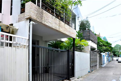 Townhouses for rent Bangkok : [920071001-14724] For Rent - Modern Townhome Near BTS Ekamai Station, Ekkamai
