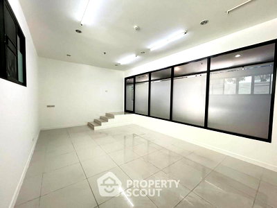 Condos for sale : 1-BR Condo at Thana Astoria Pinklao near MRT Bang Yi Khan (ID 2580464)