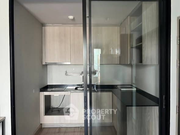 picture 2-BR Condo at The Unique 19 near MRT Ratchadaphisek (ID 2583010) - 2/7