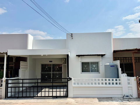 ให้เช่าทาวน์โฮมรีโนเวทใหม่ ม.อคาเดีย ไร่กล้วย ศรีราชา พร้อมอยู่