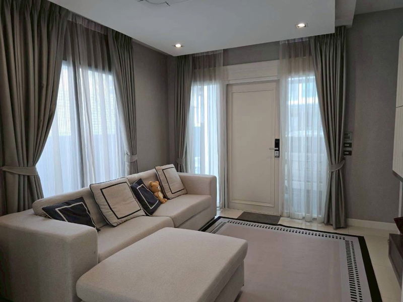 Townhouses for rent : For rent&Sale The landmark Ekkamai-Ramintra