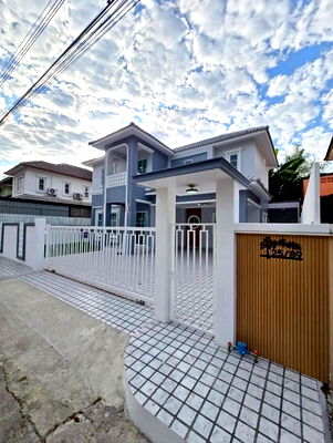 Houses for sale Bangkok : Home for sale 4 Bedroom 3 Bath