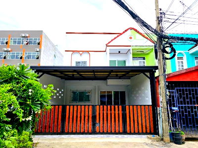 ทาวน์โฮม เขตลาดกระบัง : ขายทาวน์เฮ้าส์หลังมุม หมู่บ้านยุคลรัตน์ ขนาด4 ห้องนอน 2 ห้องน้ำรีโนเวทใหม่ตกแต่งสวยพร้อมเข้าอยู่