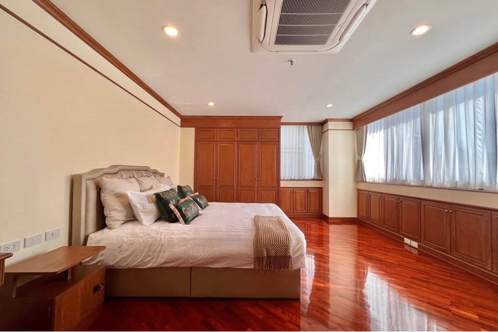 รูป [920071001-14498] Spacious & Private 3-Bedroom Condo for Rent - Sukhumvit 26 - รูปที่ 17/21