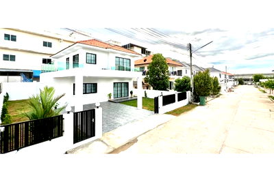 ขายบ้านเดี่ยว : [920311004-1468] บ้านเดี่ยวพื้นที่กว้างซอยสยาม พัทยา ราคาถูก
