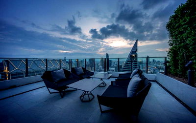 Condos for rent : Urgent for rent Condo  large room, central garden view, north direction, with private elevator, only 37,000 baht/month⚡️