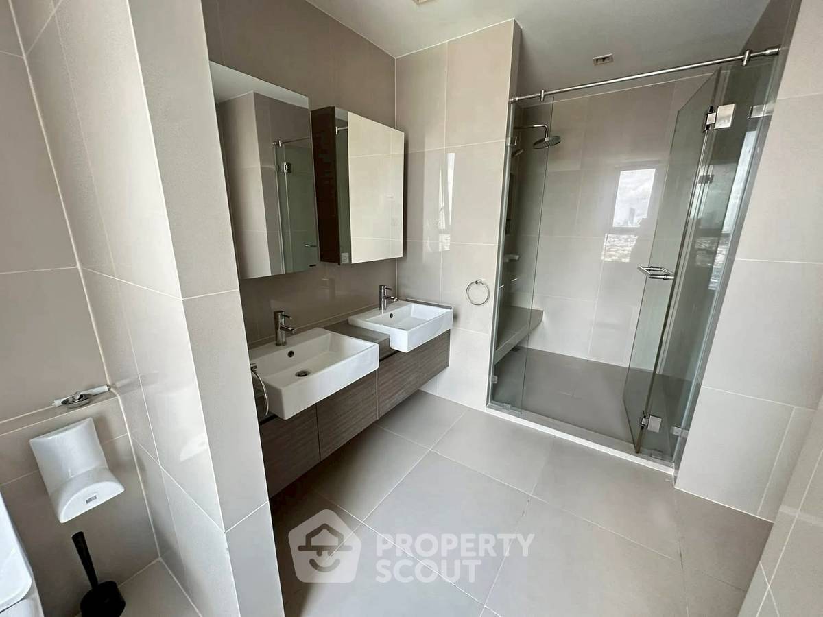 picture 2-BR Condo at Quinn Condo Ratchada 17 near MRT Sutthisan (ID 2578953) - 3/9