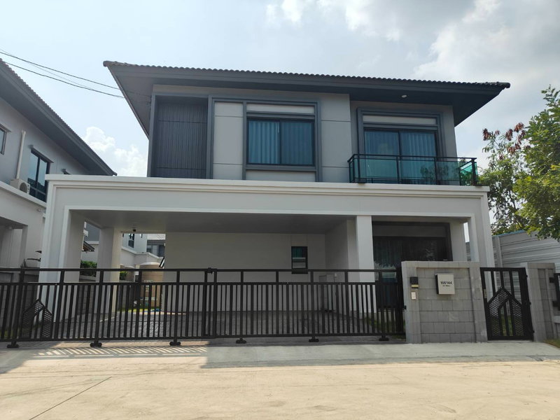 ขายบ้านเดี่ยว : ขาย บริทาเนีย บางนา-ศรีวารี (Britania Bangna-Sriwaree) แต่งครบ Built-in ทั้งหลัง พร้อมเข้าอยู่
