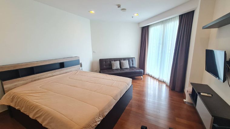 The Palm Wongamat Pattaya sell at lost!!! Beachfront studio sea view under Thai name with long term tenant