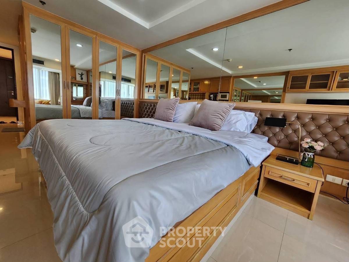 picture Studio Condo at The Trendy Condominium near BTS Nana (ID 2582474) - 12/12